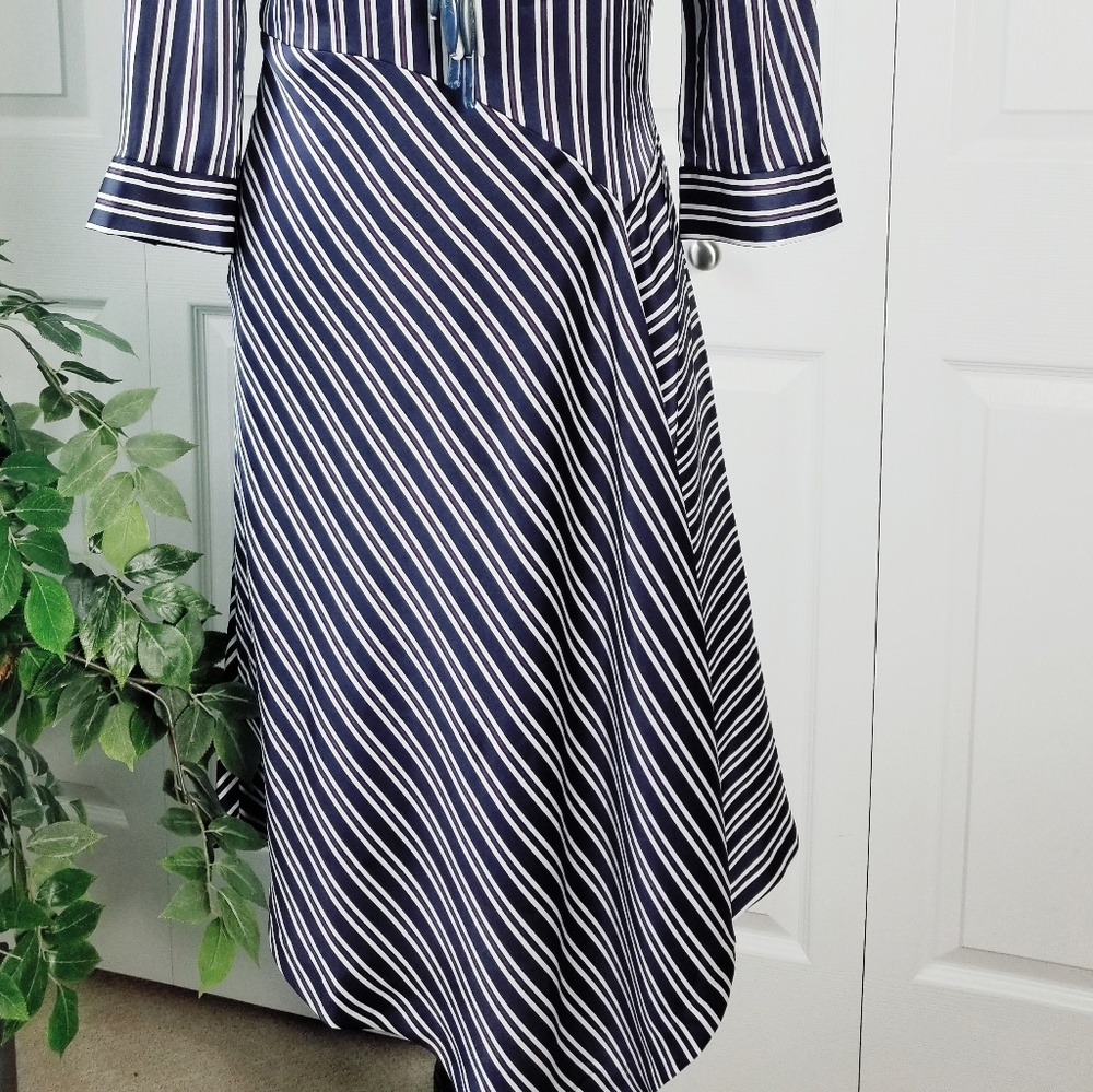 🆕️NWT. BANANA REPUBLIC Asymetrical Stripe Dress! - Picture 4 of 4